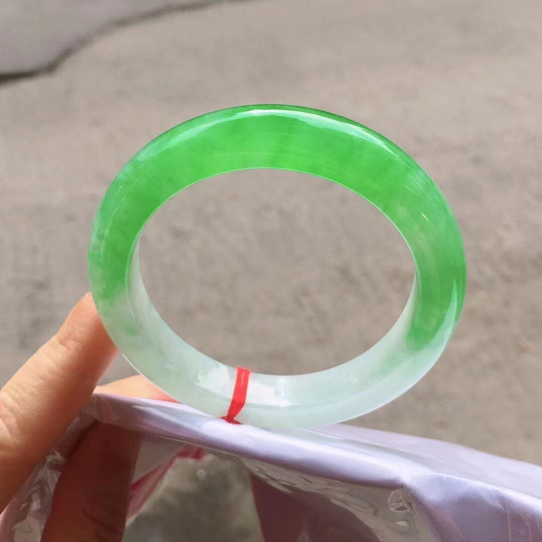 高端翡翠手鐲回收.jpg