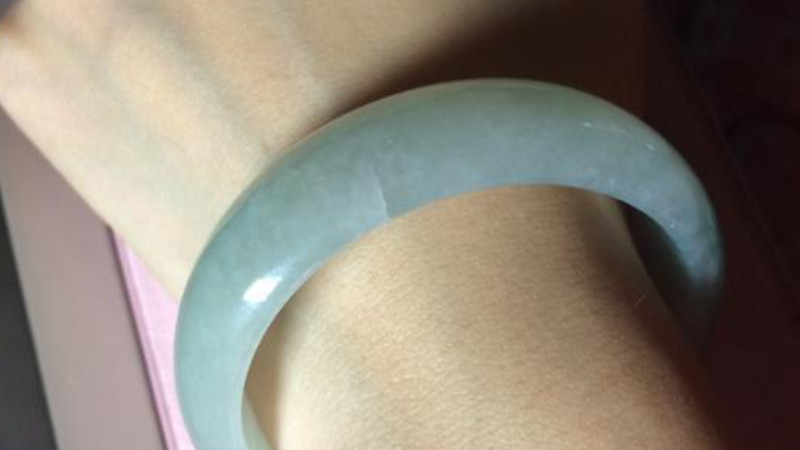 翡翠手鐲裂紋 翡翠手鐲裂紋